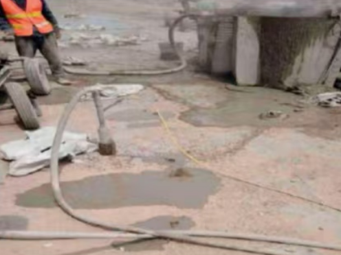 呼图壁水泥混凝土路面板底注浆技术 路面脱空注浆整治方案