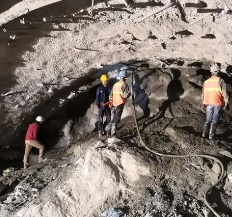 呼图壁拱顶带模注浆料的施工流程及注意事项